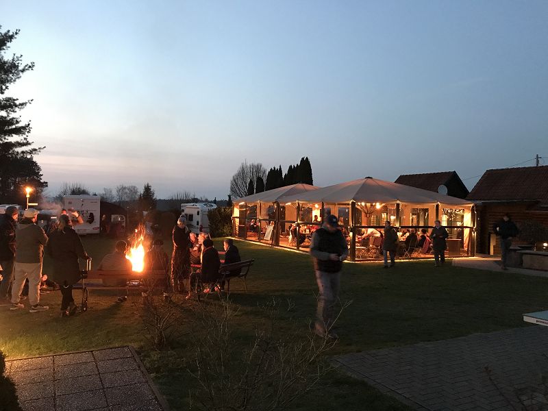 Osterfeuer am Campingplatz