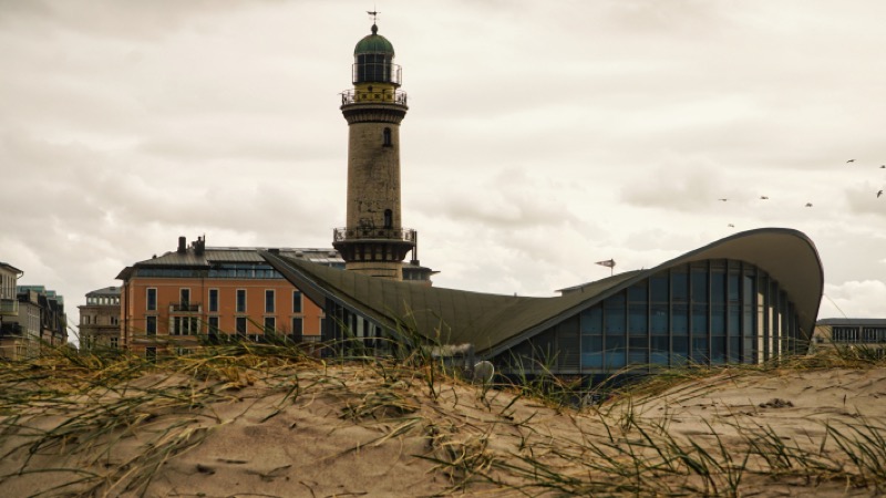 Leuchtturm Warnemünde und Teepott