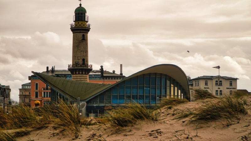 Leuchtturm Warnemünde und Teepott