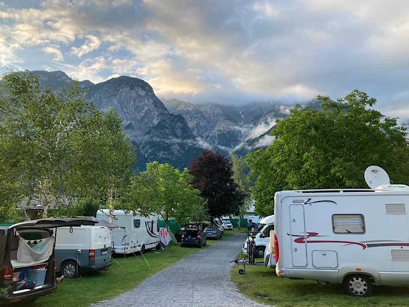 Blick am Abend vom Stellplatz