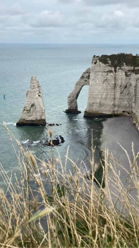 Etretat - Porte d’Aval mit Felsnadel - l’Aiguille