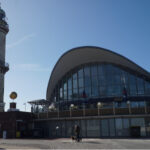 Alter Leuchtturm und Teepott