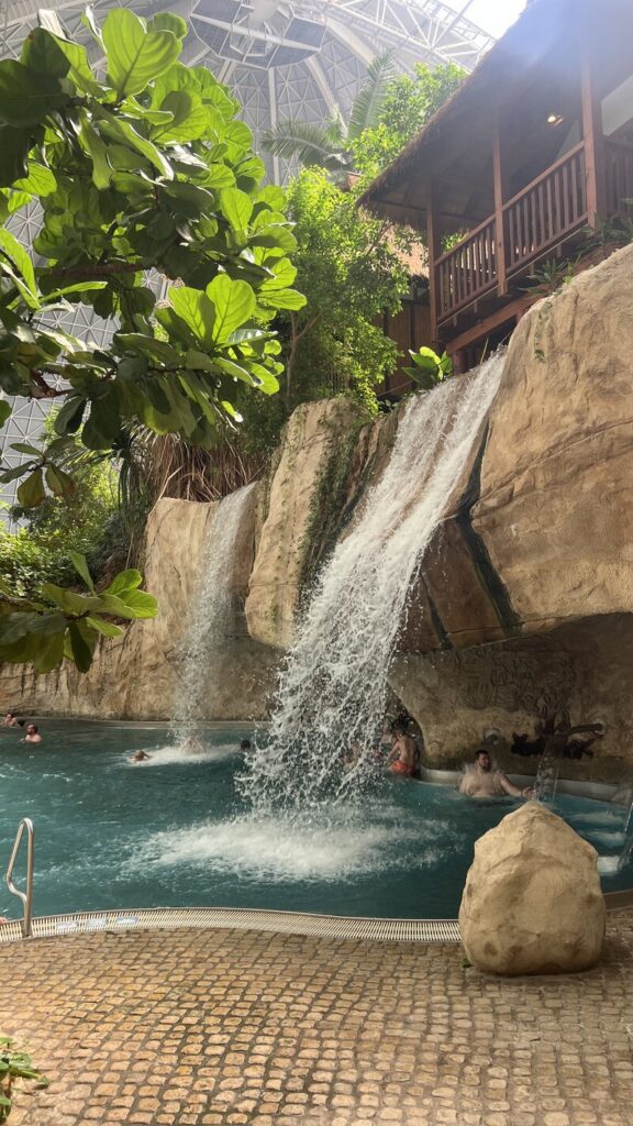 Wasserfall an der Lagune