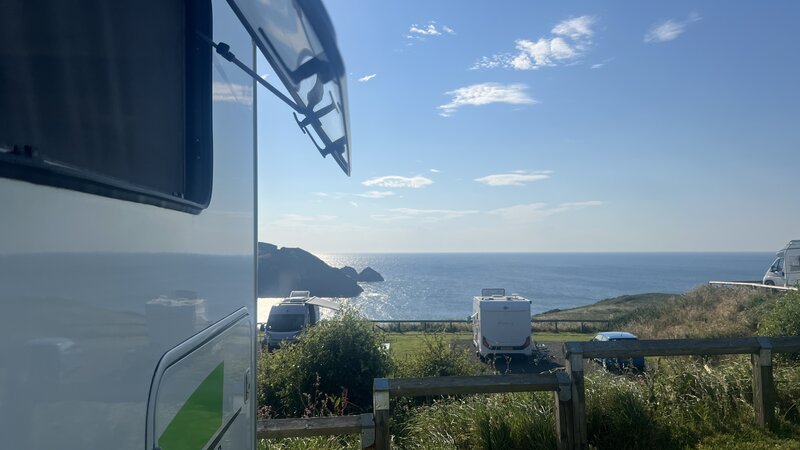 Blick vom Campingplatz aufs Meer (Tintagel)