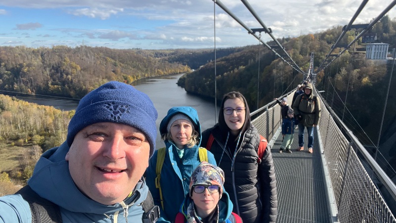 ...auf der Hängebrücke